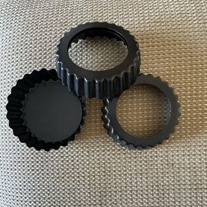 Black Fluted Tart Pan Set